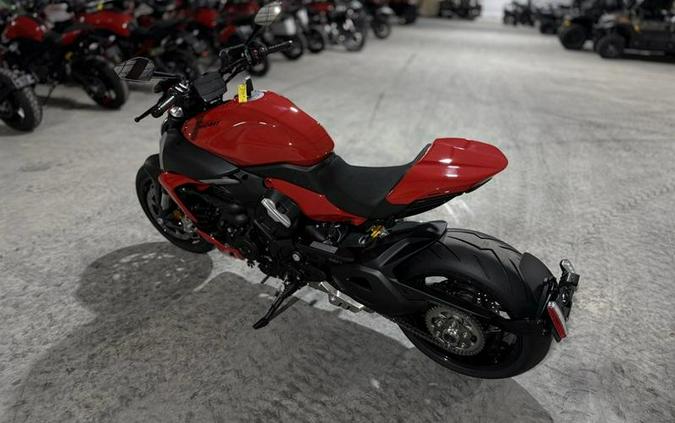 2025 Ducati Diavel V4 Ducati Red