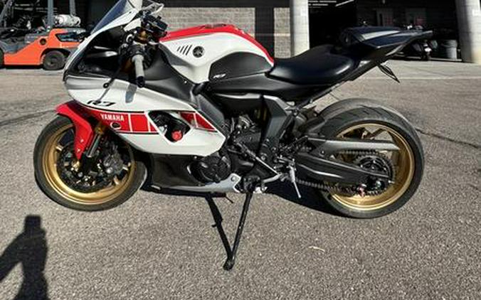 2022 Yamaha R7