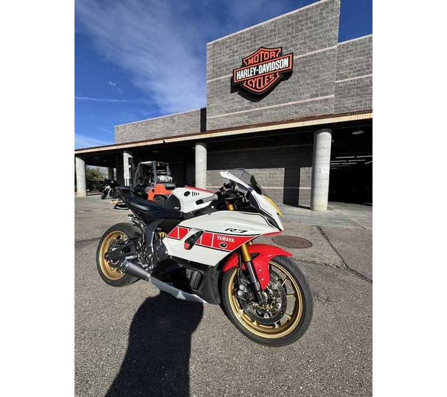 2022 Yamaha R7