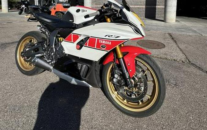 2022 Yamaha R7