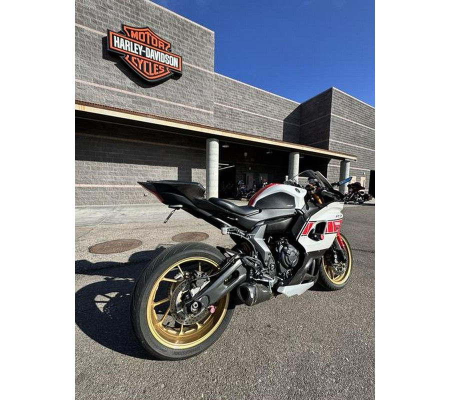 2022 Yamaha R7