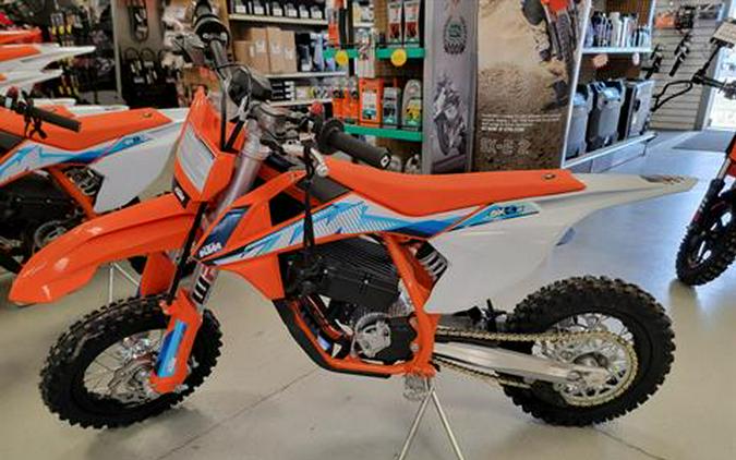 2023 KTM SX-E 3 First Look [Just In Time For Christmas]