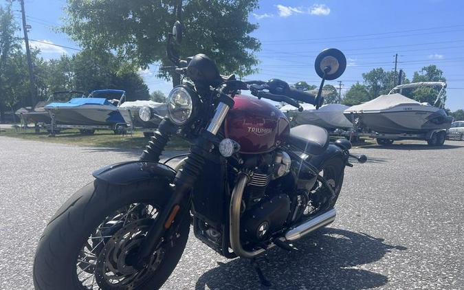 2022 Triumph Bonneville Bobber Cordovan Red