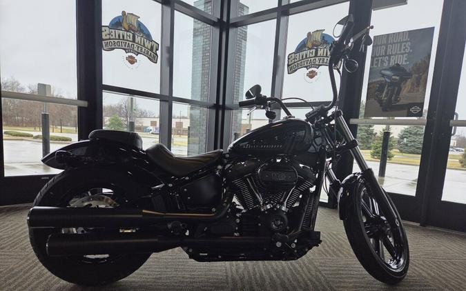 2024 Harley-Davidson® Street Bob® 114 Vivid Black