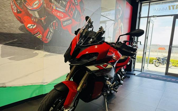 2021 BMW S 1000 XR Racing Red