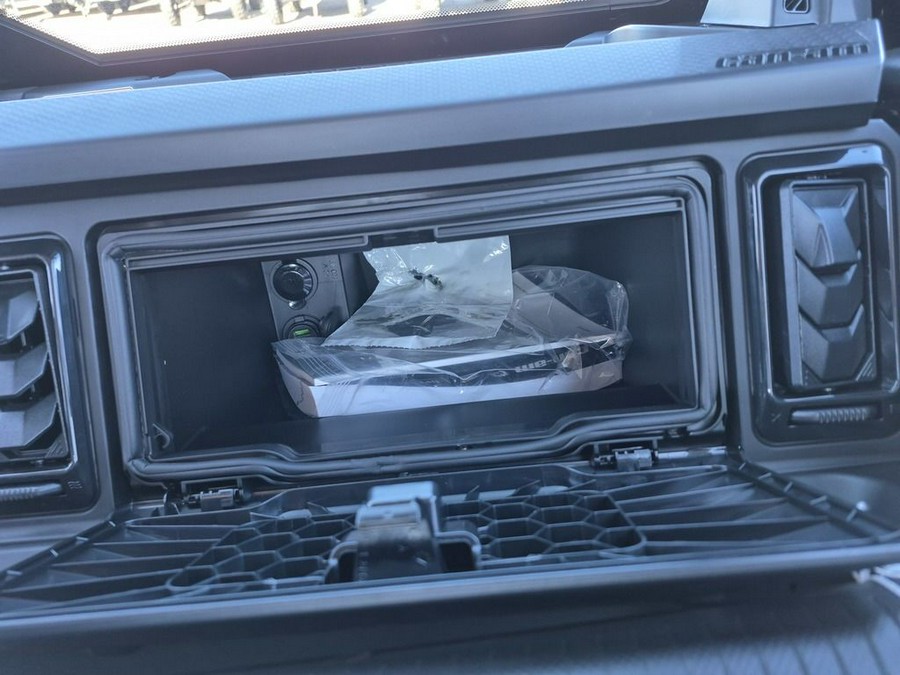 2026 Can-Am® Defender MAX XT CAB HD11