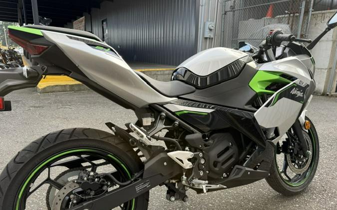 2024 Kawasaki NINJA E1 ABS