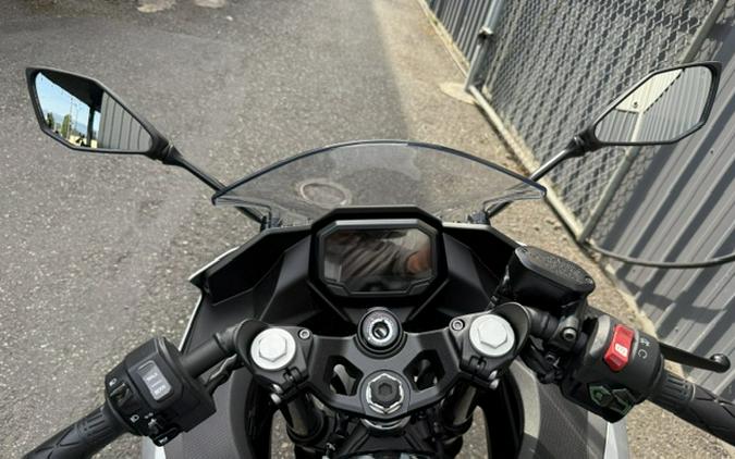 2024 Kawasaki NINJA E1 ABS