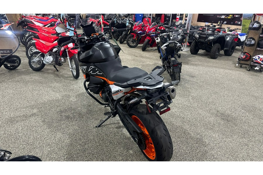 2024 KTM 890 SMT