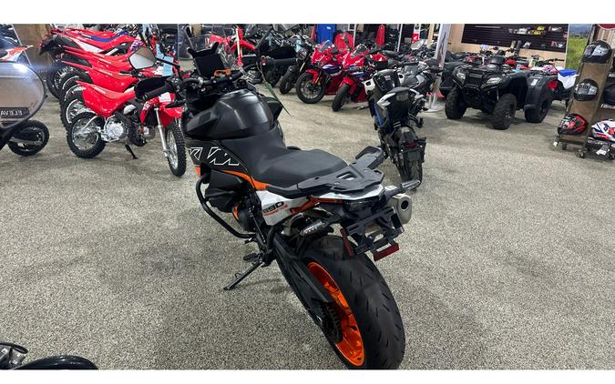 2024 KTM 890 SMT