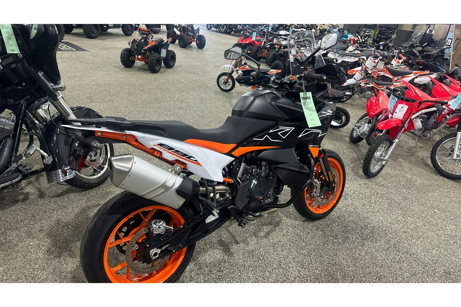 2024 KTM 890 SMT