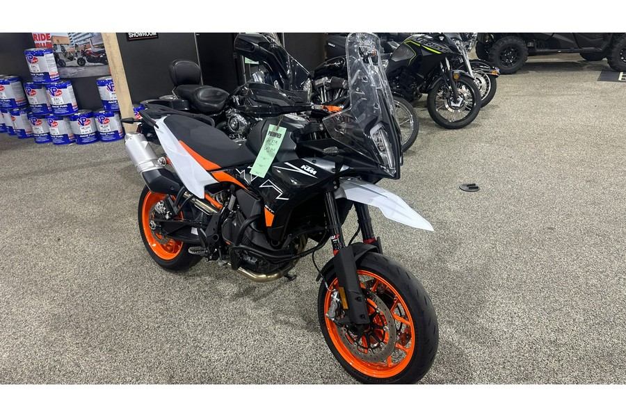 2024 KTM 890 SMT