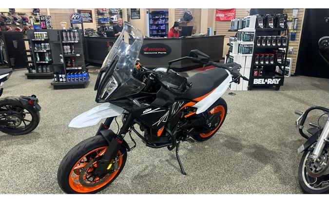 2024 KTM 890 SMT