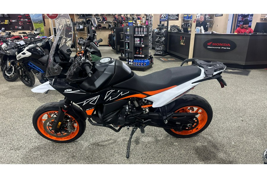 2024 KTM 890 SMT