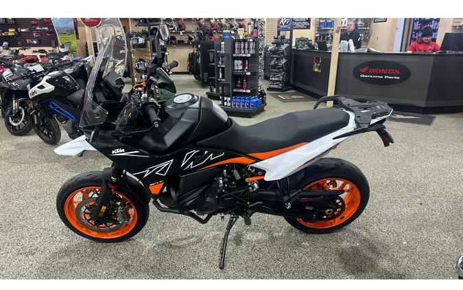 2024 KTM 890 SMT