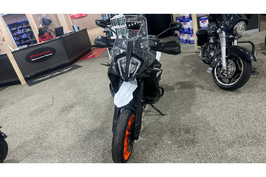 2024 KTM 890 SMT