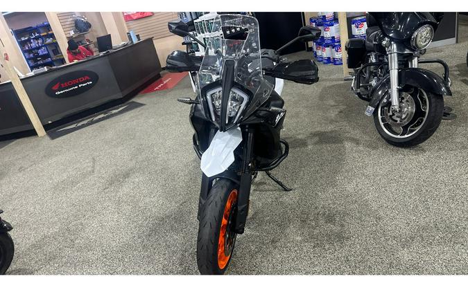 2024 KTM 890 SMT