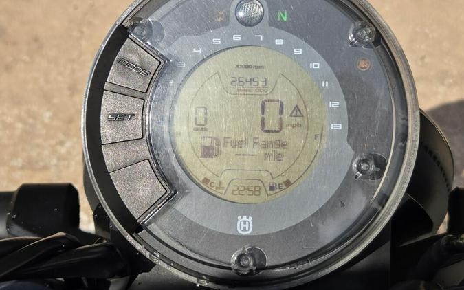 2022 Husqvarna Svartpilen 401