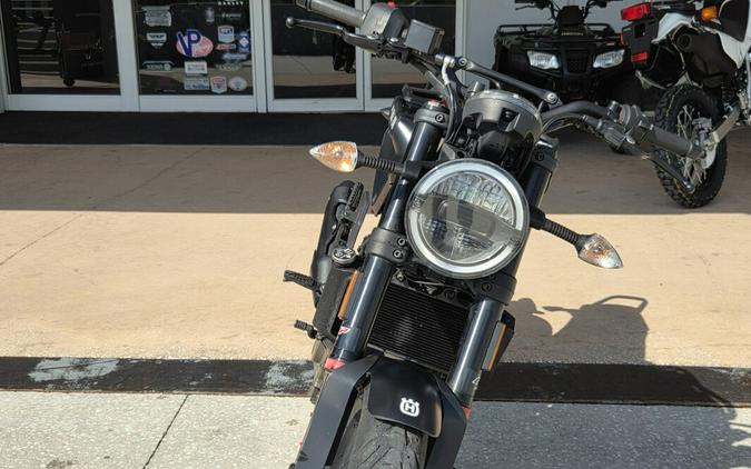 2022 Husqvarna Svartpilen 401