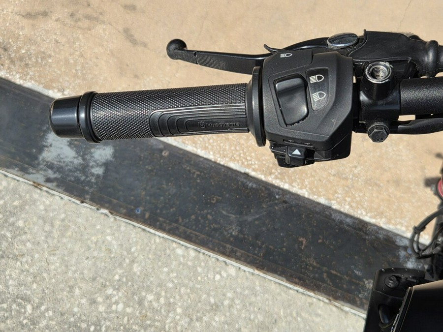 2022 Husqvarna Svartpilen 401