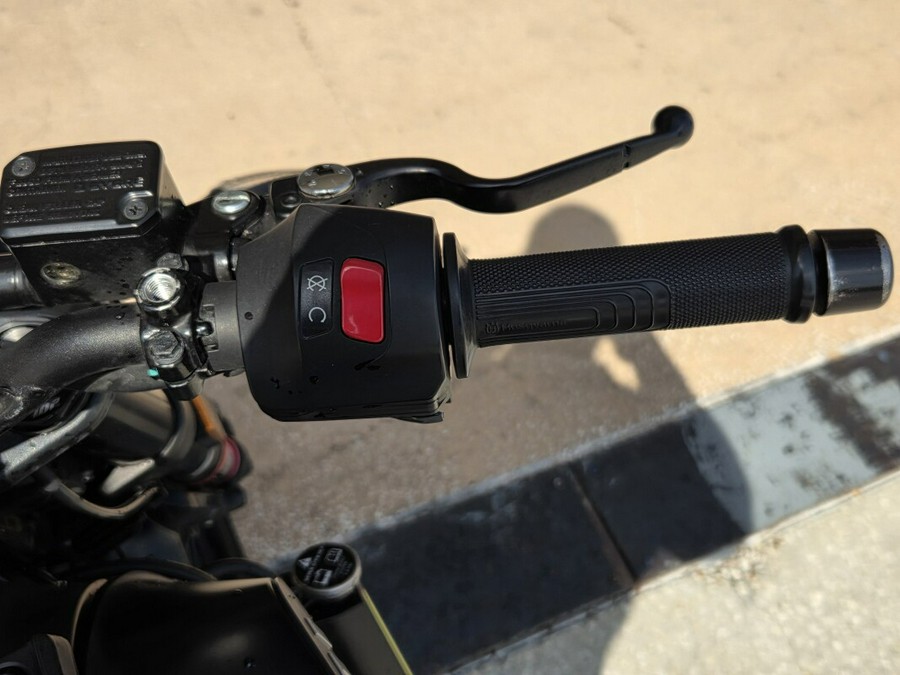 2022 Husqvarna Svartpilen 401