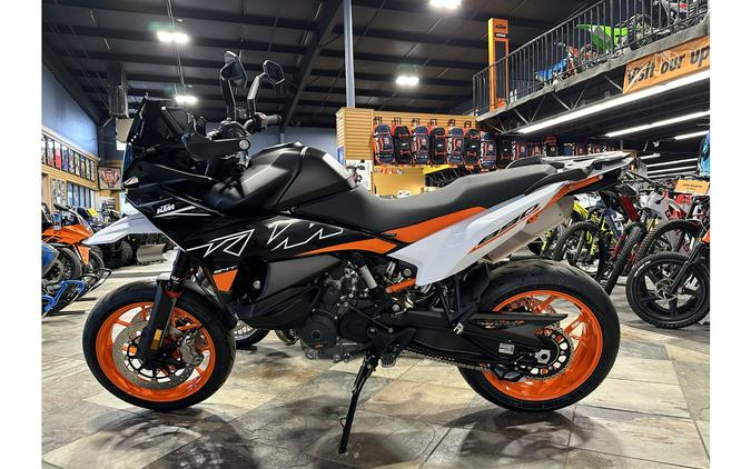 2024 KTM 890 SMT