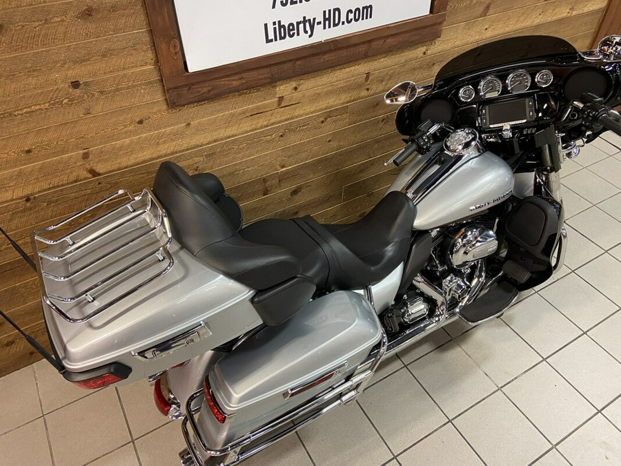2015 Harley-Davidson® Ultra Limited Low Two-Tone Brilliant Silver Pearl/Vivid Black FLHTKL