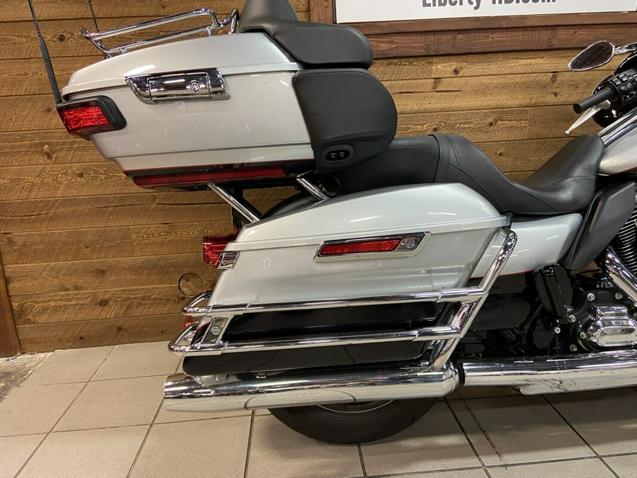 2015 Harley-Davidson® Ultra Limited Low Two-Tone Brilliant Silver Pearl/Vivid Black FLHTKL