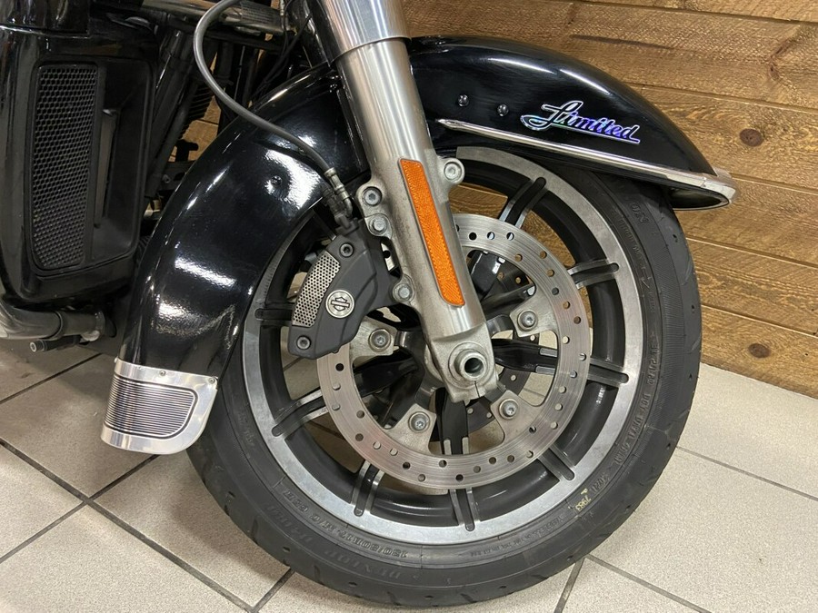 2015 Harley-Davidson® Ultra Limited Low Two-Tone Brilliant Silver Pearl/Vivid Black FLHTKL