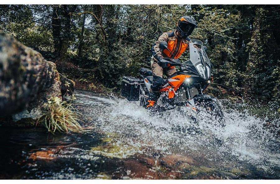 2023 KTM Adventure 890