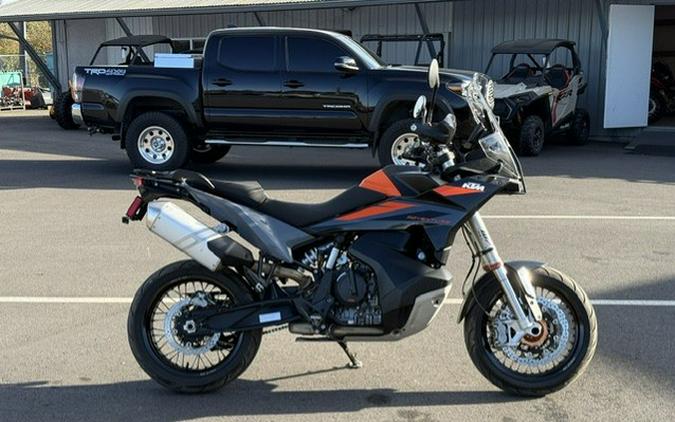 2023 KTM Adventure 890