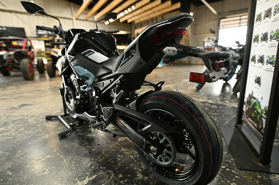 2025 Kawasaki Z900 ABS Galaxy Silver/Metallic Spark Black