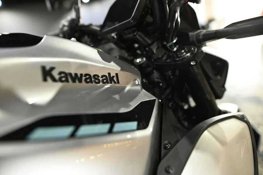 2025 Kawasaki Z900 ABS Galaxy Silver/Metallic Spark Black