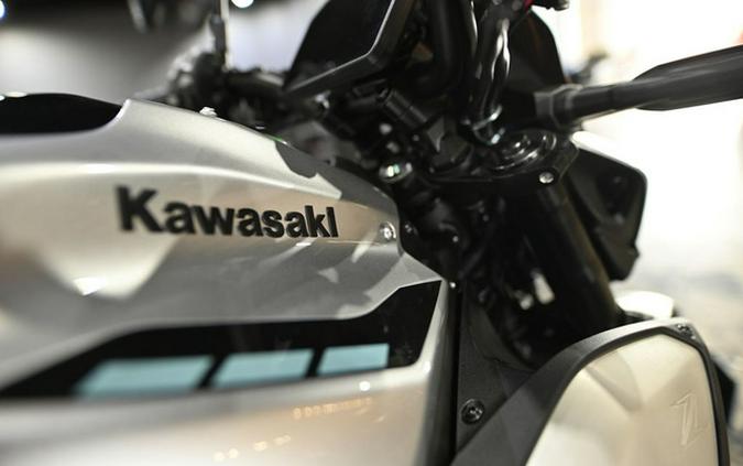 2025 Kawasaki Z900 ABS Galaxy Silver/Metallic Spark Black