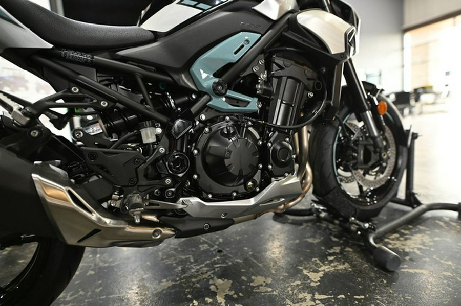 2025 Kawasaki Z900 ABS Galaxy Silver/Metallic Spark Black