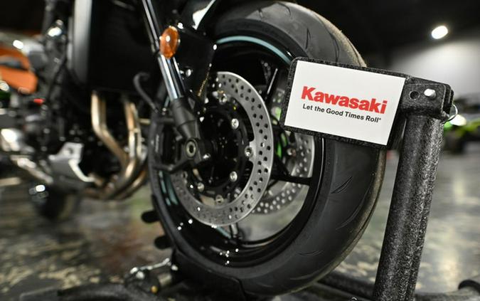 2025 Kawasaki Z900 ABS Galaxy Silver/Metallic Spark Black