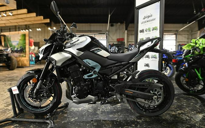 2025 Kawasaki Z900 ABS Galaxy Silver/Metallic Spark Black