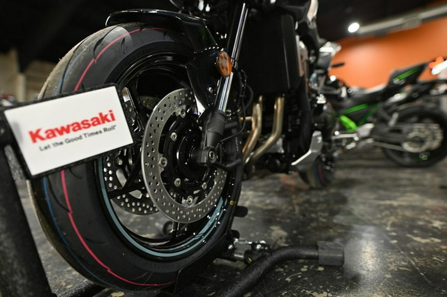 2025 Kawasaki Z900 ABS Galaxy Silver/Metallic Spark Black