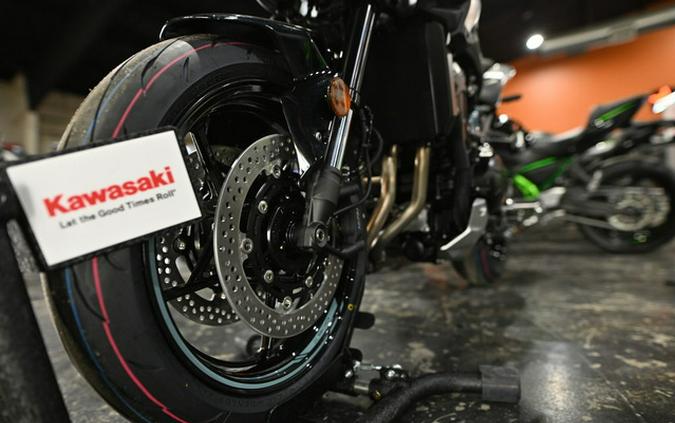 2025 Kawasaki Z900 ABS Galaxy Silver/Metallic Spark Black