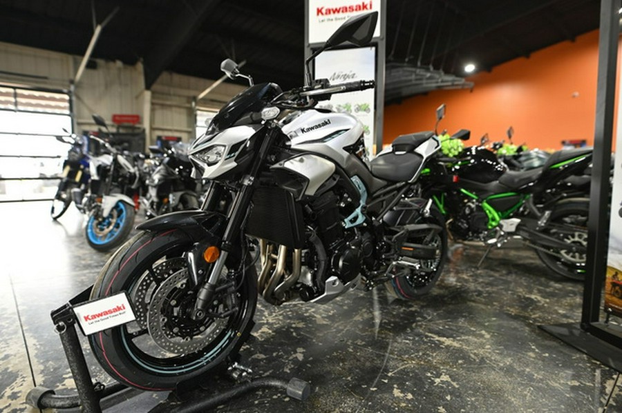 2025 Kawasaki Z900 ABS Galaxy Silver/Metallic Spark Black