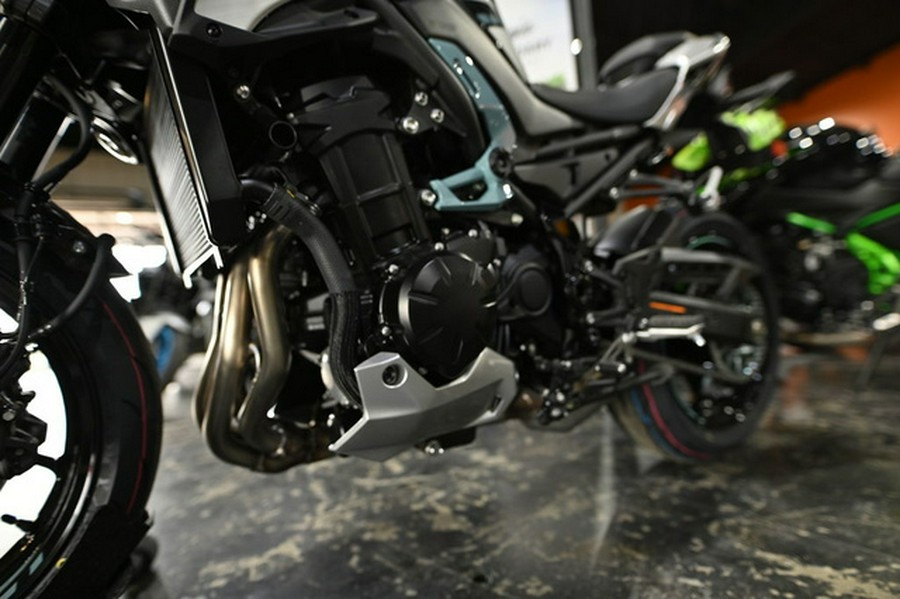 2025 Kawasaki Z900 ABS Galaxy Silver/Metallic Spark Black