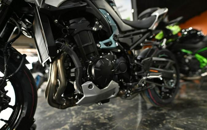 2025 Kawasaki Z900 ABS Galaxy Silver/Metallic Spark Black