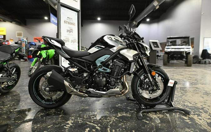 2025 Kawasaki Z900 ABS Galaxy Silver/Metallic Spark Black
