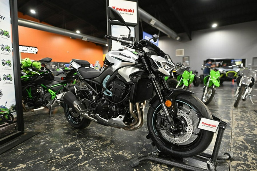 2025 Kawasaki Z900 ABS Galaxy Silver/Metallic Spark Black