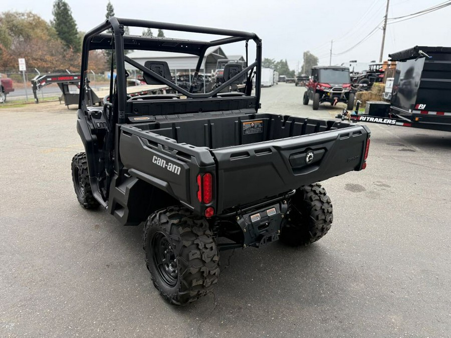 2025 Can-Am Defender HD7