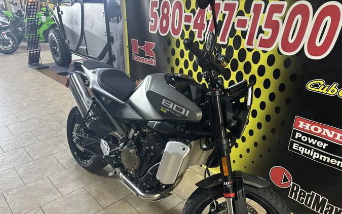 2027 Husqvarna SVARTPILEN 801 SE