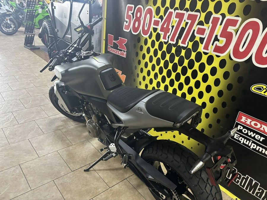 2027 Husqvarna SVARTPILEN 801 SE