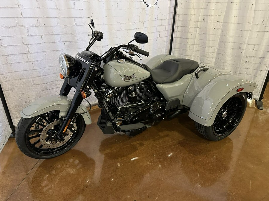 2024 Harley-Davidson® Free Wheeler® 3 FLRT Billiard Gray