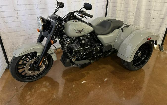 2024 Harley-Davidson® Free Wheeler® 3 FLRT Billiard Gray