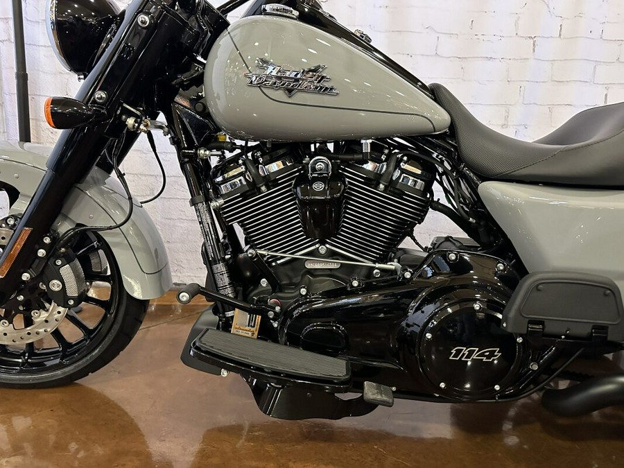 2024 Harley-Davidson® Free Wheeler® 3 FLRT Billiard Gray